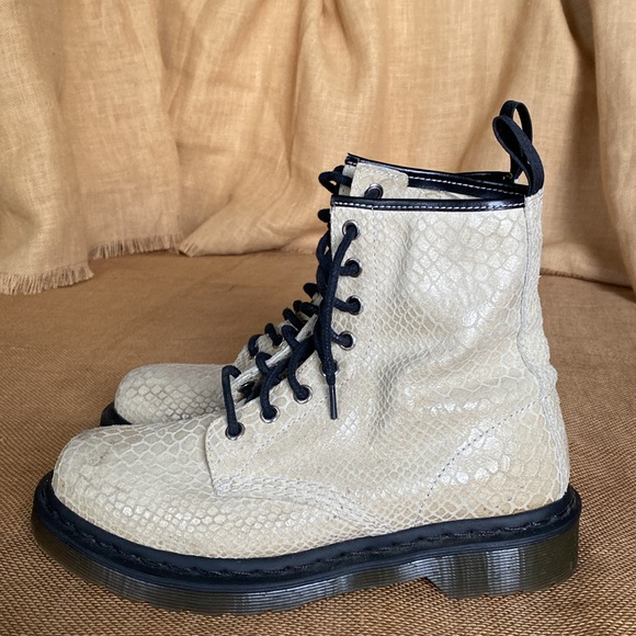 Dr Martens Pascal 1460 Snakeprint Cream High Shine Lace up Combat Boots - Picture 5 of 15